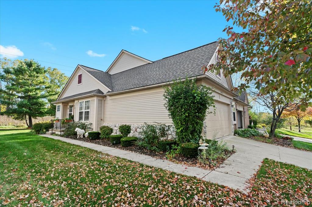 5352 Pine Needle Drive, Grand Blanc, MI 48439 — Photo 2
