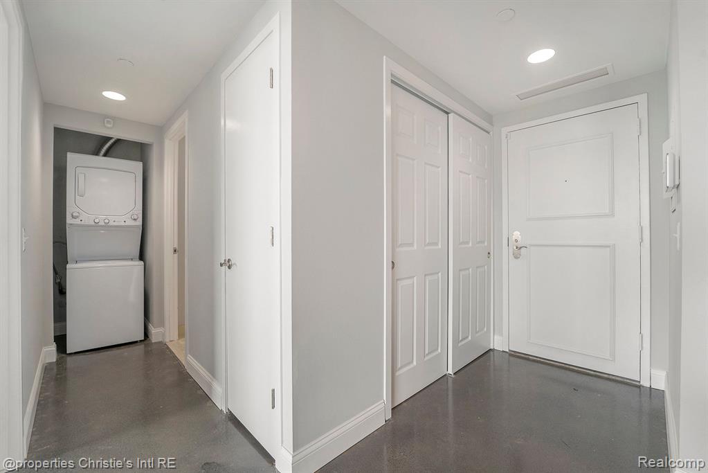3320 Spinnaker Lane, 9E, Detroit, MI 48207 — Photo 16