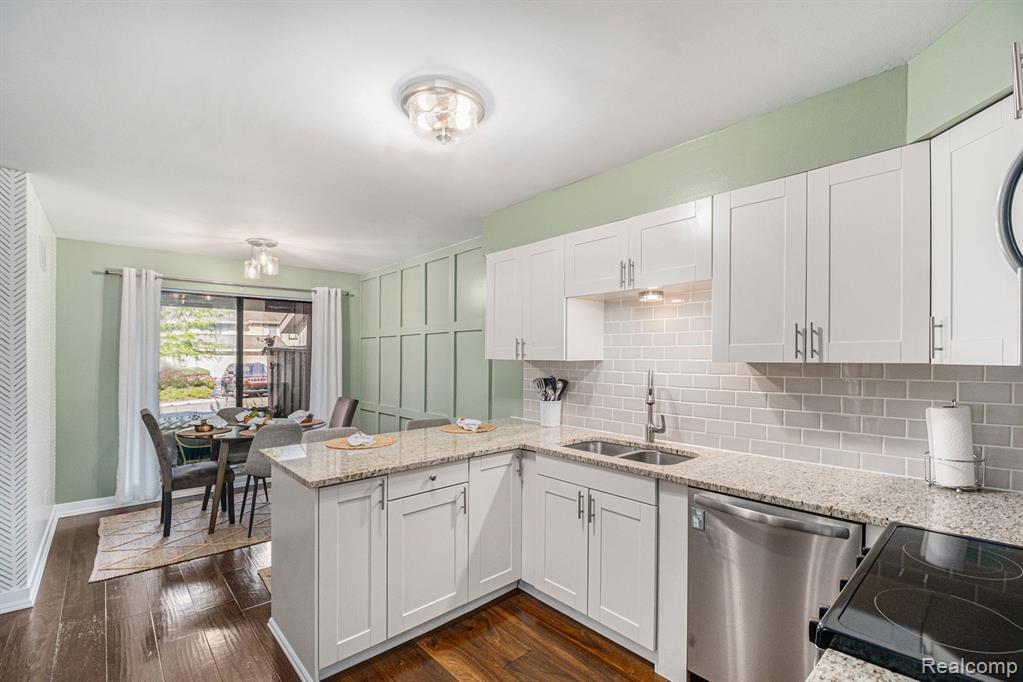 7357 Creek View Circle, West Bloomfield, MI — Photo 16