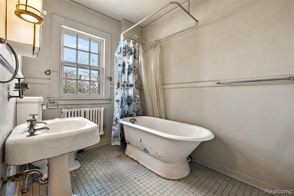 1444 Burns Street, Detroit, MI 48214 — Photo 32