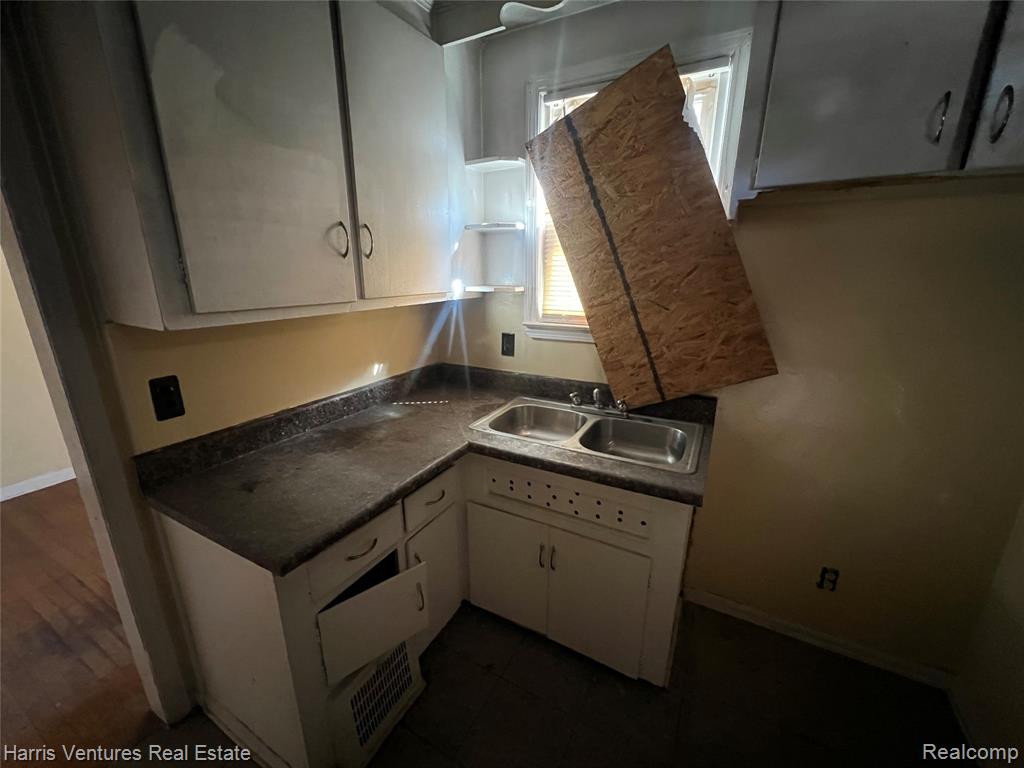 15732-34 Meyers Road, Detroit, MI 48227 — Photo 10