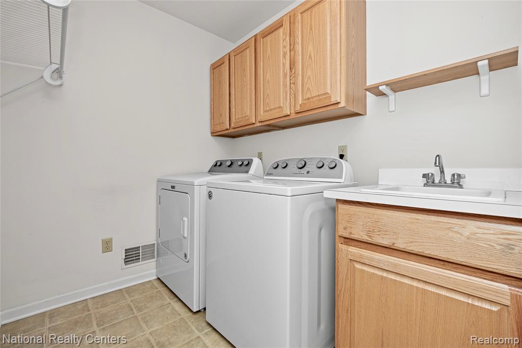 8521 Brewster, Canton, MI 48187 — Photo 25