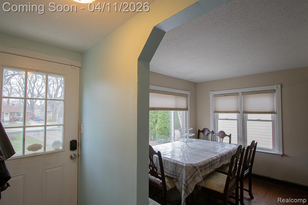 5636 Hipp Street, Dearborn Heights, MI 48125 — Photo 9