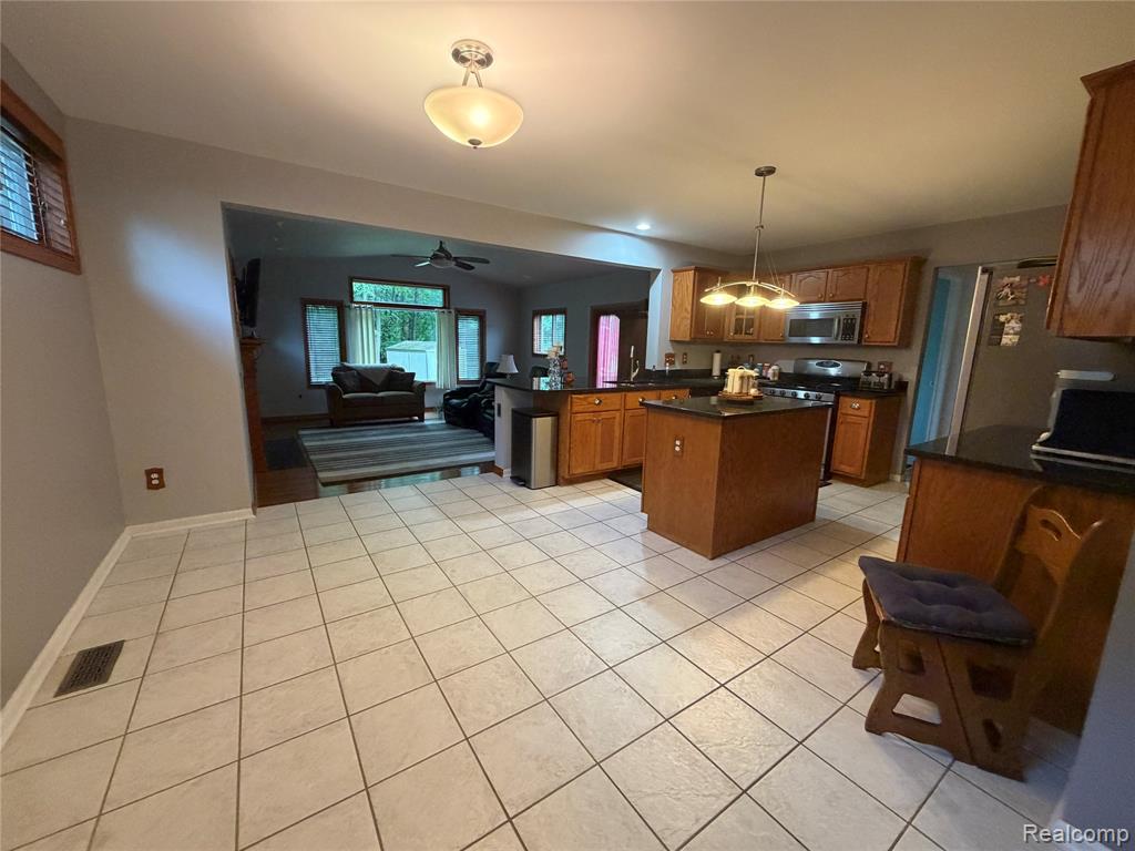 490 Cove View Drive, Waterford, MI 48327 — Photo 20