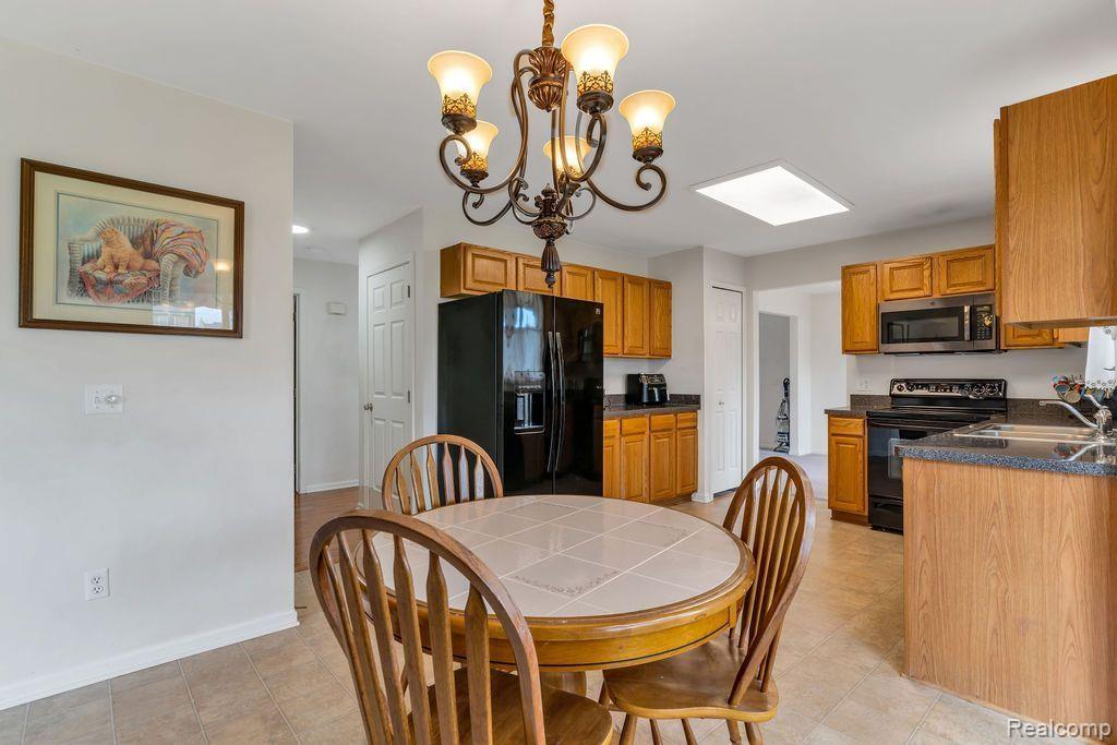 6300 LISMORE Circle, Grand Blanc, MI 48439 — Photo 14