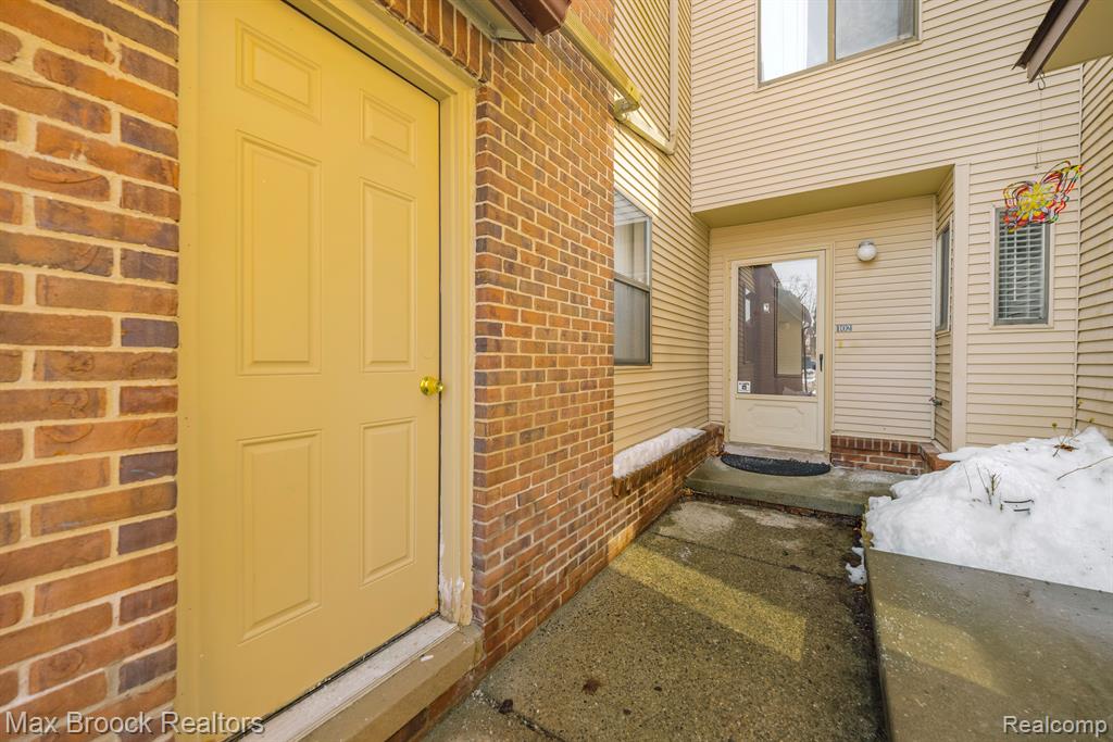 6689 W Ridgefield Circle, West Bloomfield, MI — Photo 29