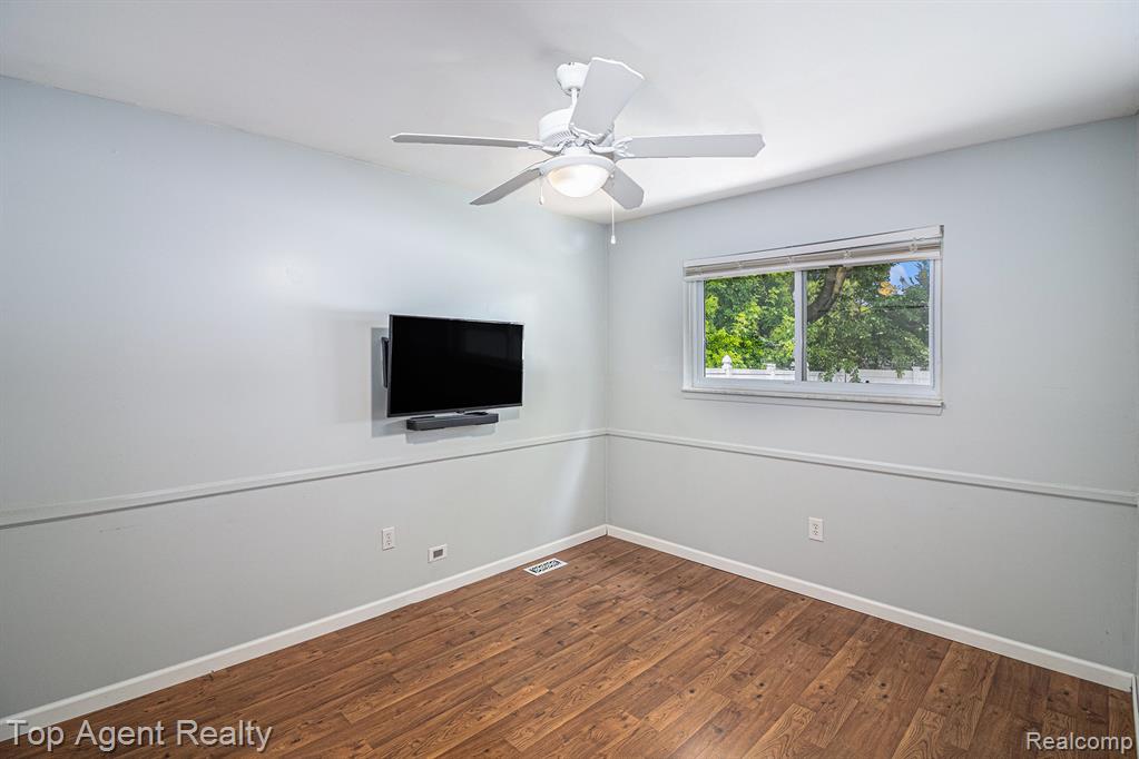 43954 McLean Drive, Sterling Heights, MI 48313 — Photo 15