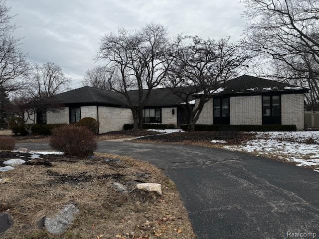 7415 E FRANKLIN RIDGE Lane NE, West Bloomfield, MI — front exterior