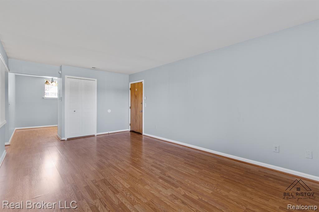 8140 CRESTVIEW Drive, Sterling Heights, MI 48312 — Photo 10