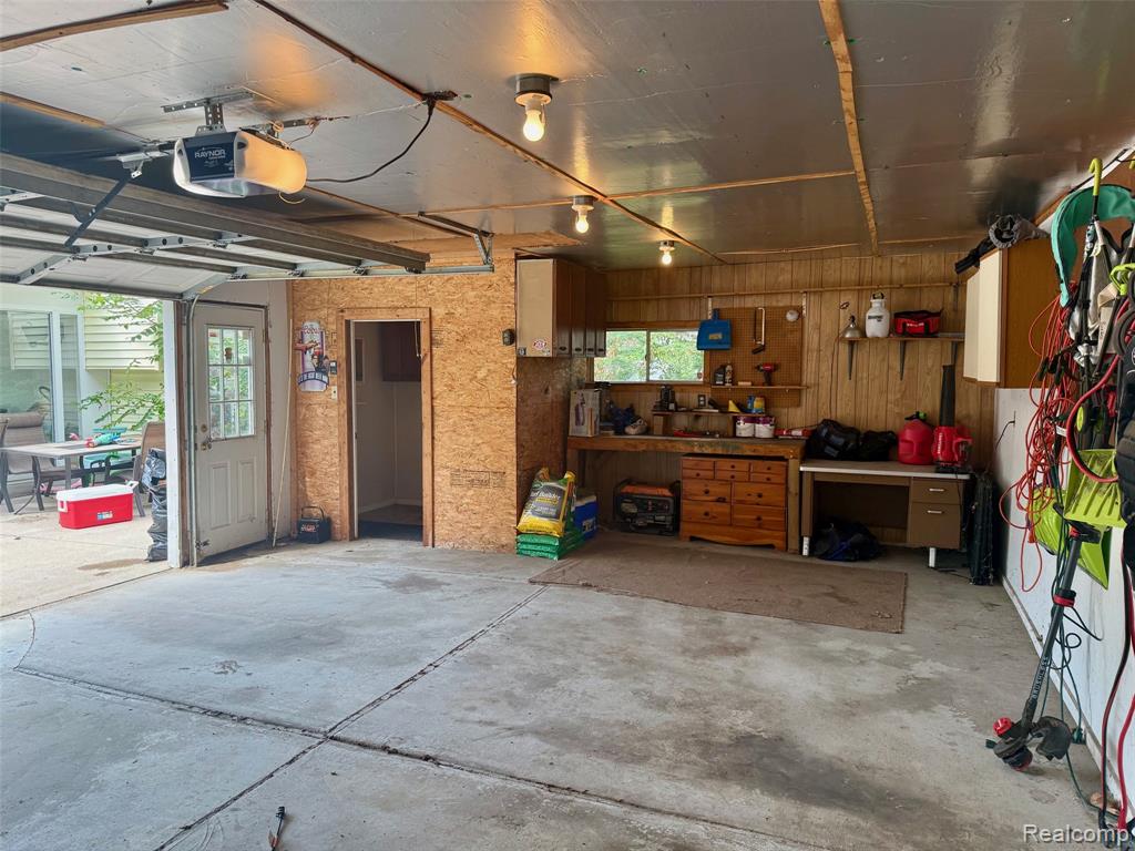 5524 Aylesbury Drive, Waterford, MI 48327 — Photo 31