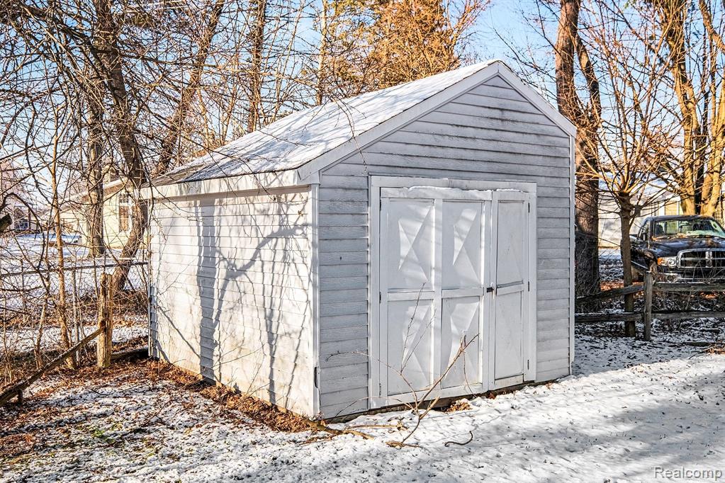 6090 Lancaster Drive, Flint, MI 48532 — Photo 26