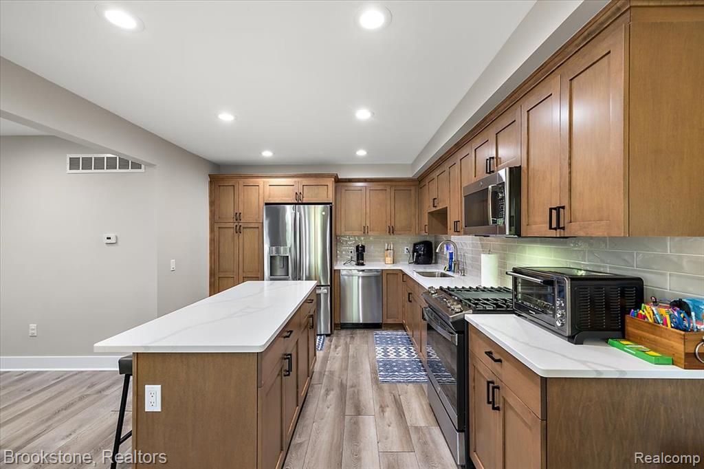 525 Oxford Court, Rochester Hills, MI 48307 — Photo 20