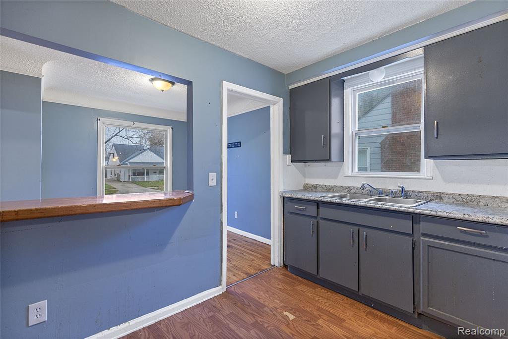 20301 KENOSHA Street, Harper Woods, MI 48225 — Photo 9