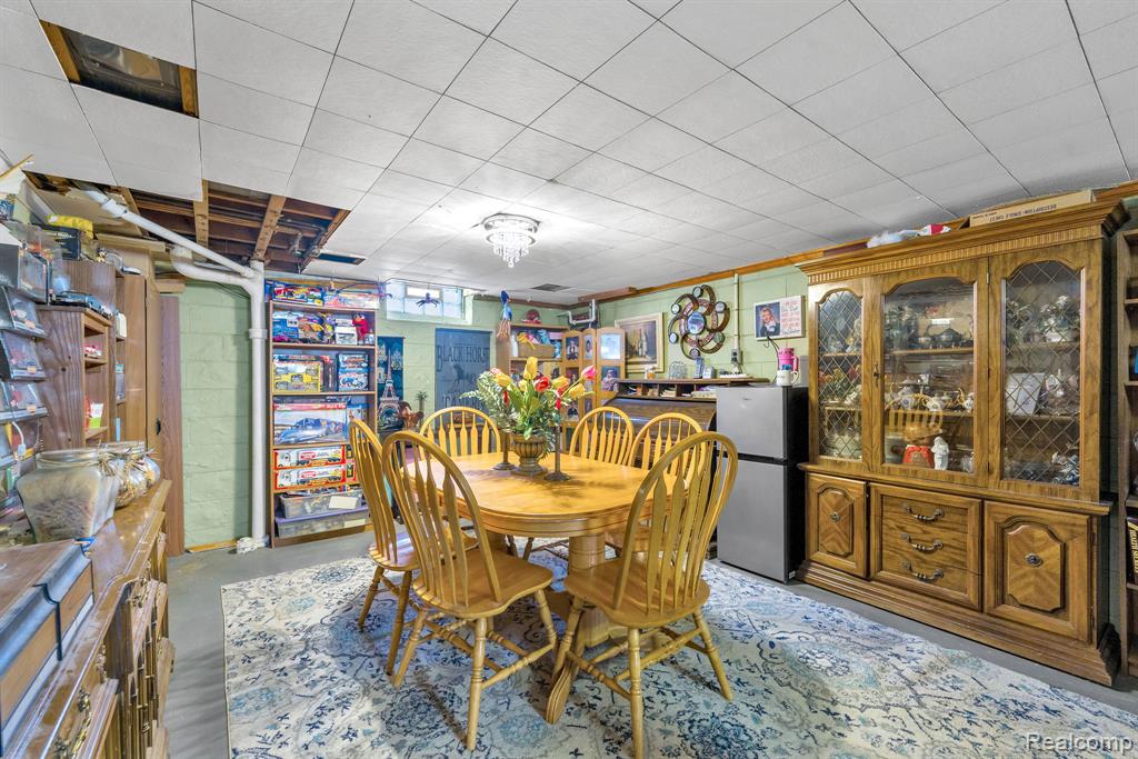8701 Glengary Street, Dearborn Heights, MI 48127 — Photo 18