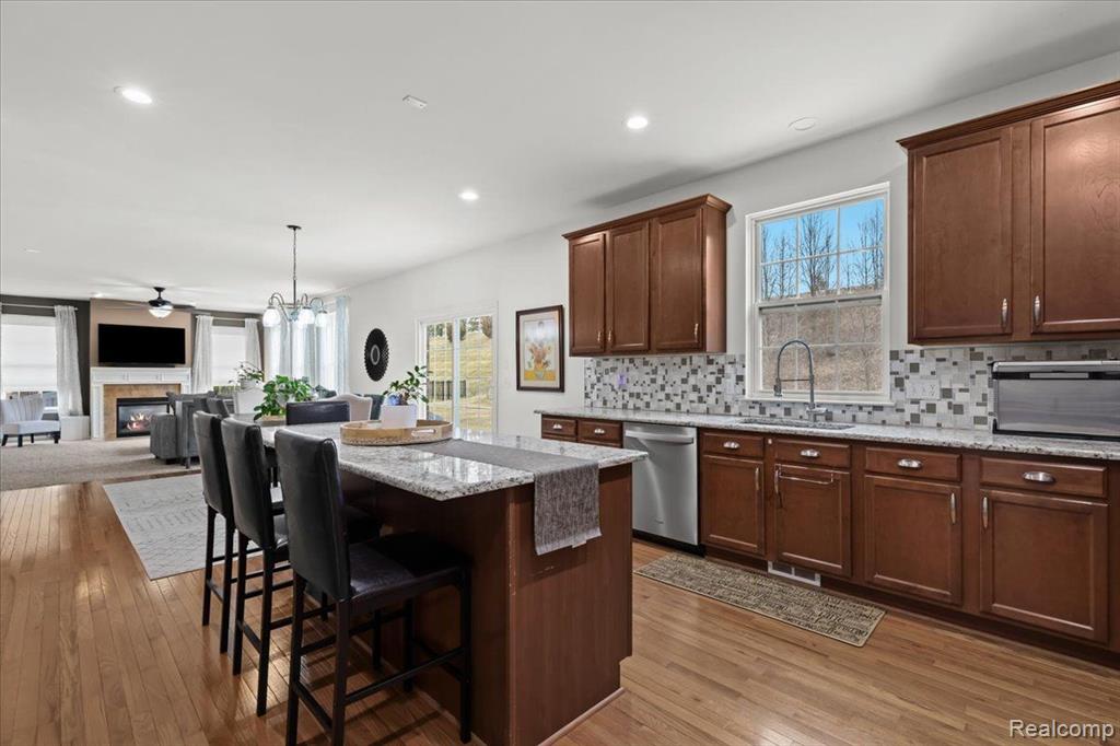 10522 STONEY POINT Drive, South Lyon, MI 48178 — Photo 12