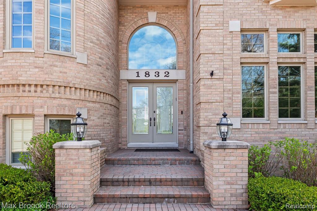 1832 Long Lake Shore Drive, Bloomfield Hills, MI 48302 — Photo 7