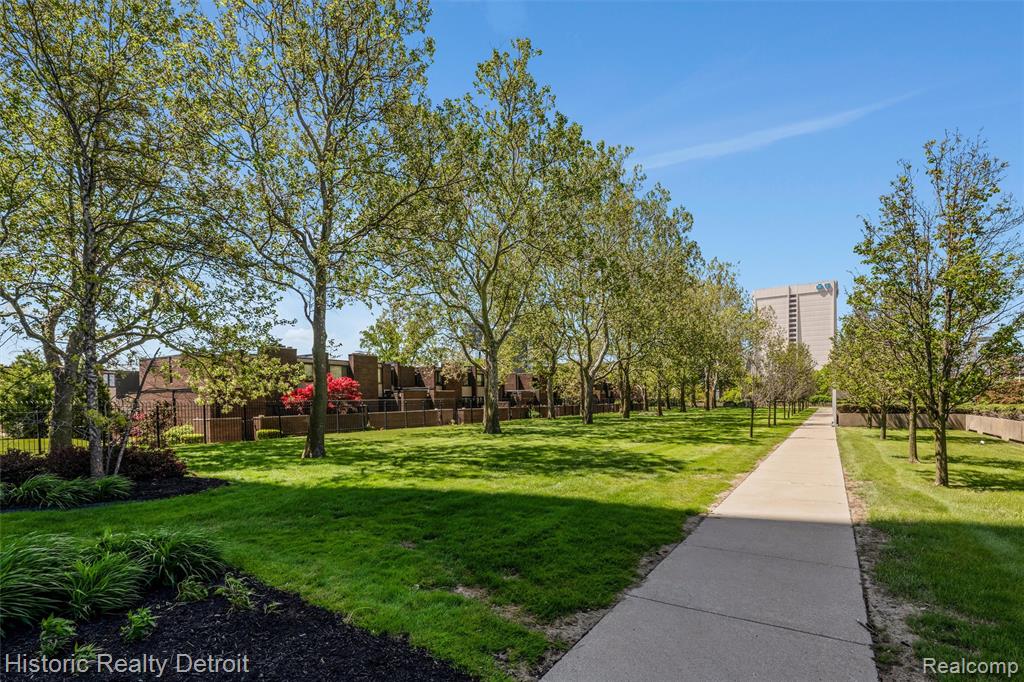 1300 E Lafayette Street E, 307, Detroit, MI 48207 — Photo 32