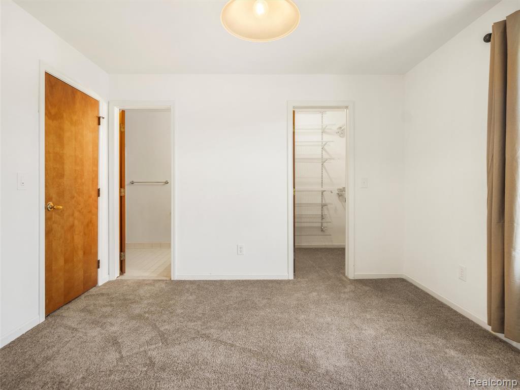 9026 E Bluewater Drive, Clarkston, MI 48348 — Photo 12