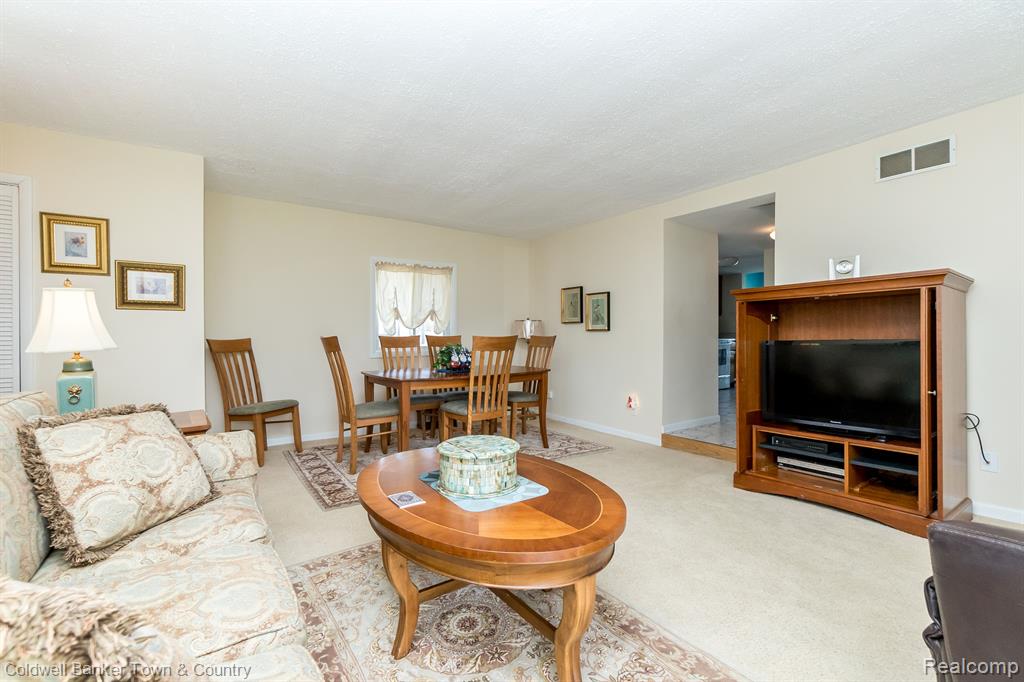 11702 TODDS Lane, Whitmore Lake, MI 48189 — Photo 8