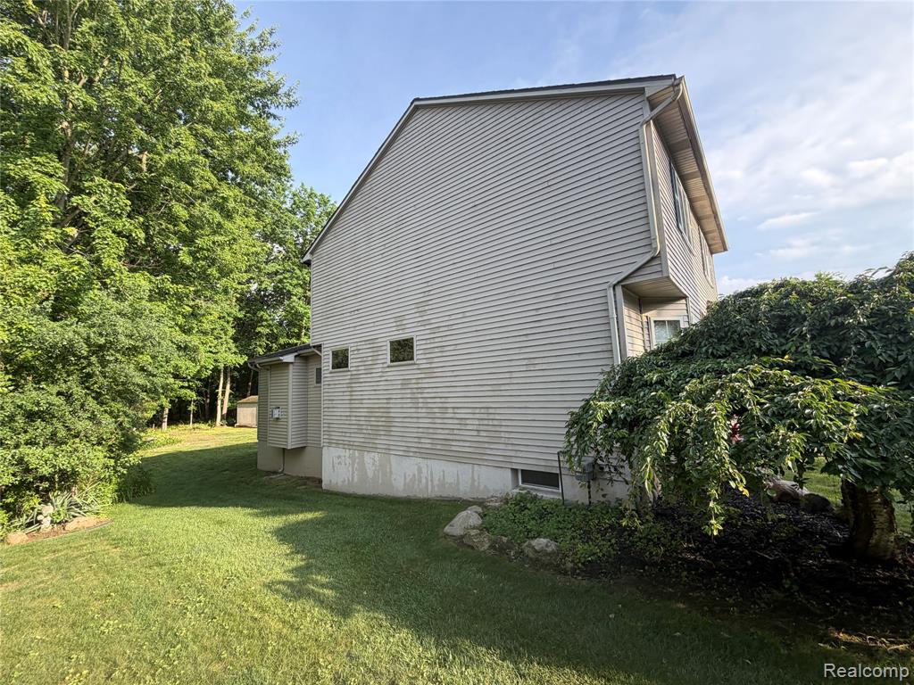 490 Cove View Drive, Waterford, MI 48327 — Photo 9