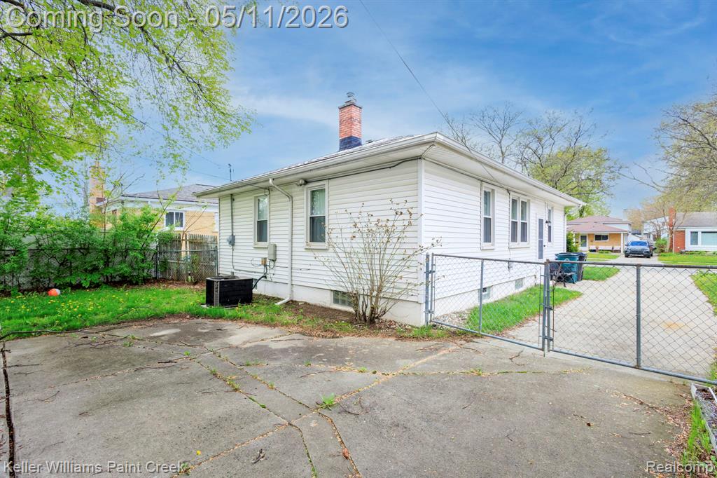 14211 Manhattan Street, Oak Park, MI 48237 — Photo 4