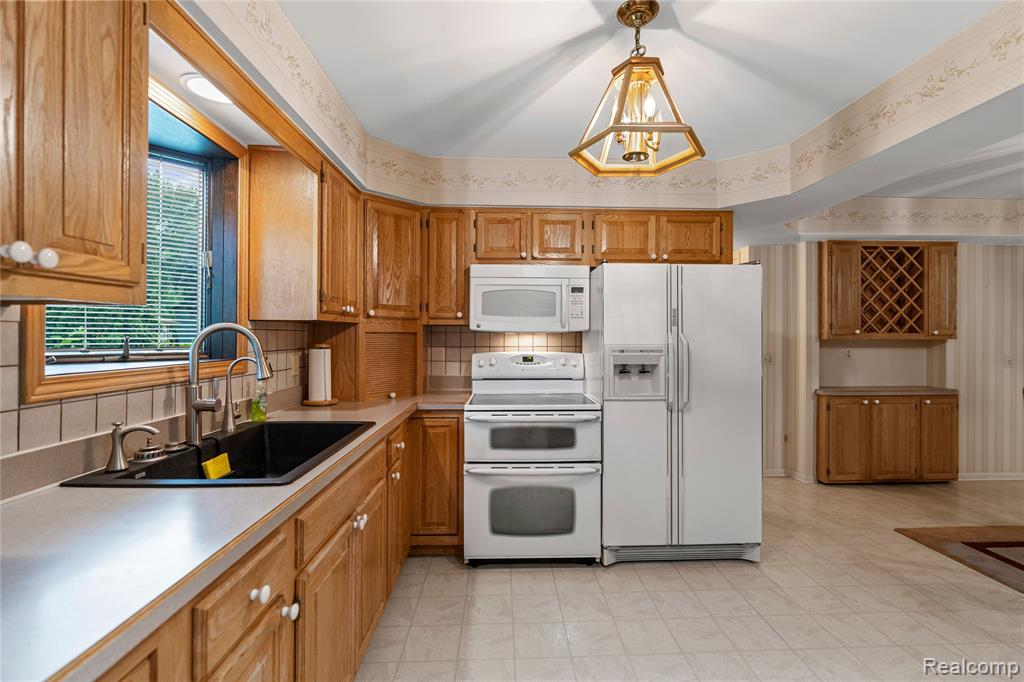 6247 King Arthur Court, Swartz Creek, MI 48473 — Photo 17