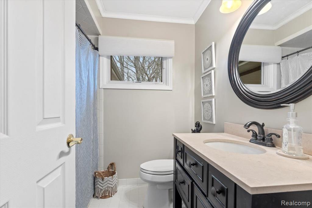 21524 THOROFARE Road, Grosse Ile, MI 48138 — Photo 11
