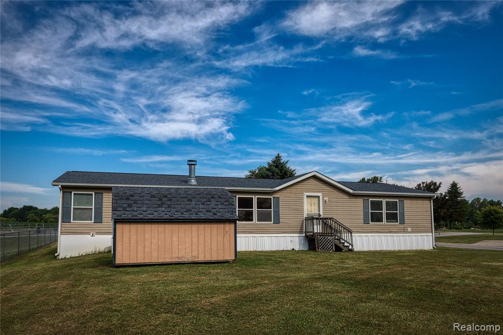 7208 Mapleview Circle E, Brown, MI 48416 — Photo 3