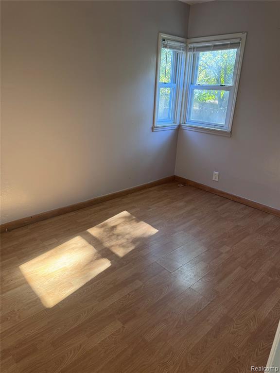 949 W FARNUM Avenue, Madison Heights, MI 48071 — Photo 8
