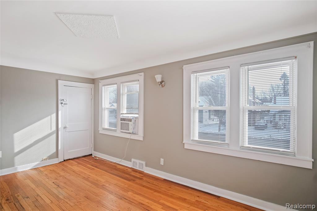 406 W 12 Mile, Royal Oak, MI 48073 — Photo 3