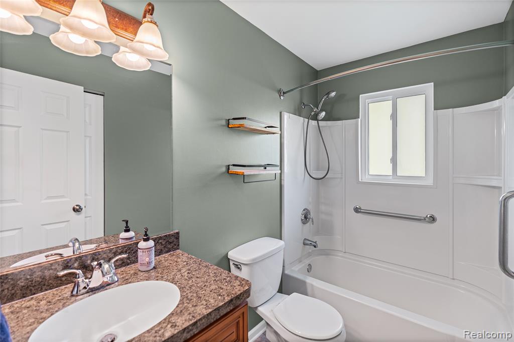 6087 E Hill Road, Grand Blanc, MI 48439 — Photo 26