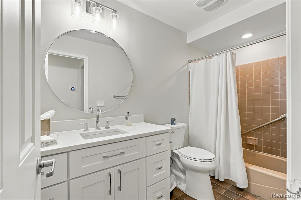 6012 Danbury Court, West Bloomfield, MI — Photo 30