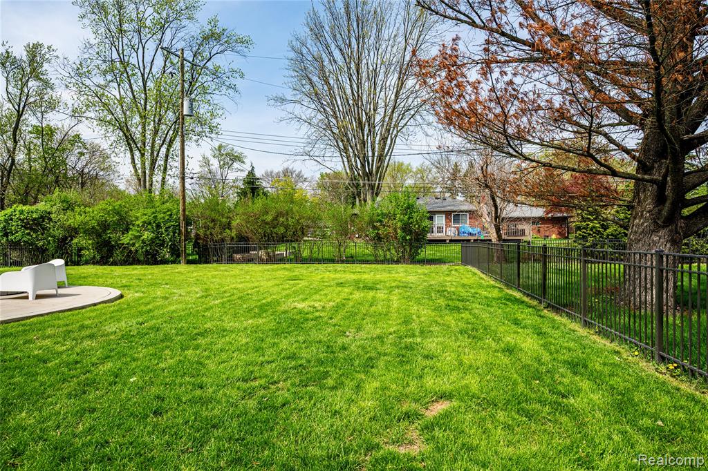 16956 Lauderdale Avenue, Beverly Hills, MI 48025 — Photo 36