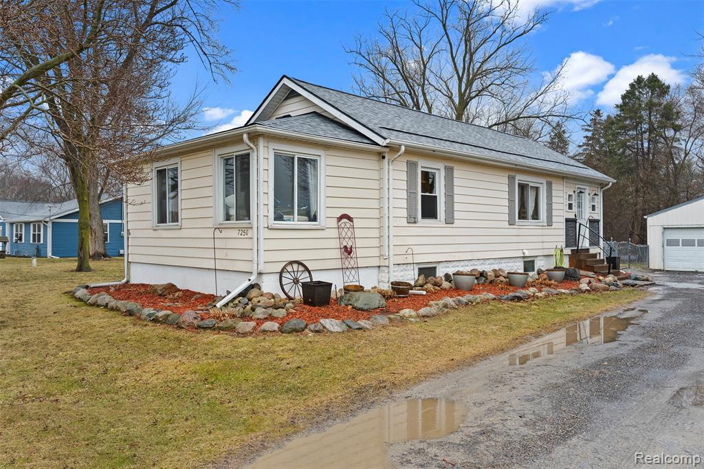 7250 Frances Road, Flushing, MI 48433 — Photo 3
