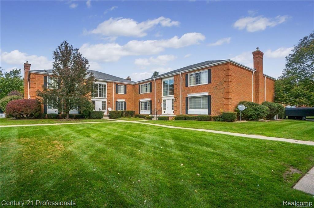 616 E Fox Hills Drive, Bloomfield Hills, MI 48304 — Photo 31