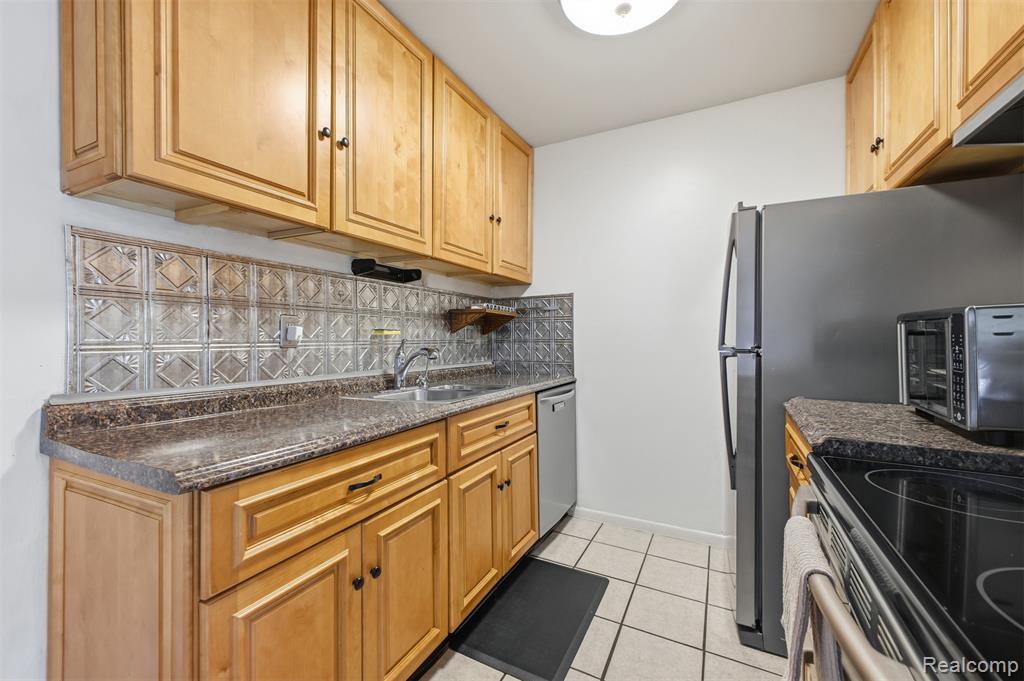 9921 Allen Pointe Drive, 4, Allen Park, MI 48101 — Photo 13
