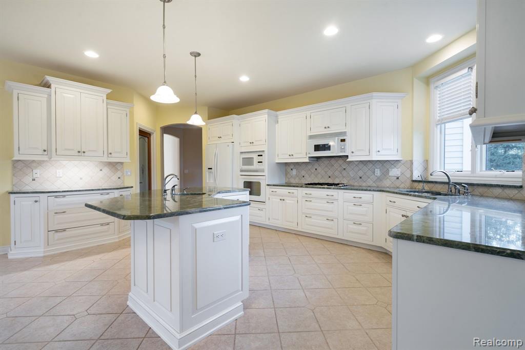 45950 W 11 MILE Road, Novi, MI — Photo 18