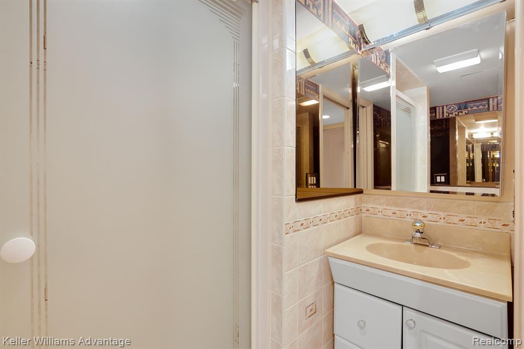 39547 CHAMPION Court, Northville, MI 48168 — Photo 36