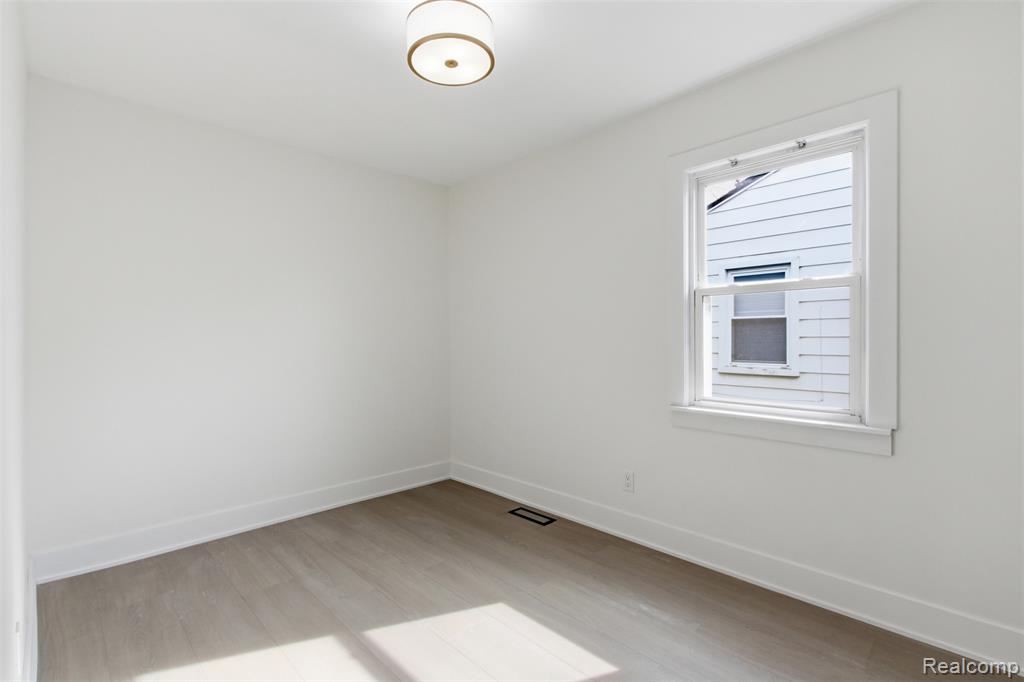 26066 Barrington Street, Madison Heights, MI 48071 — Photo 13