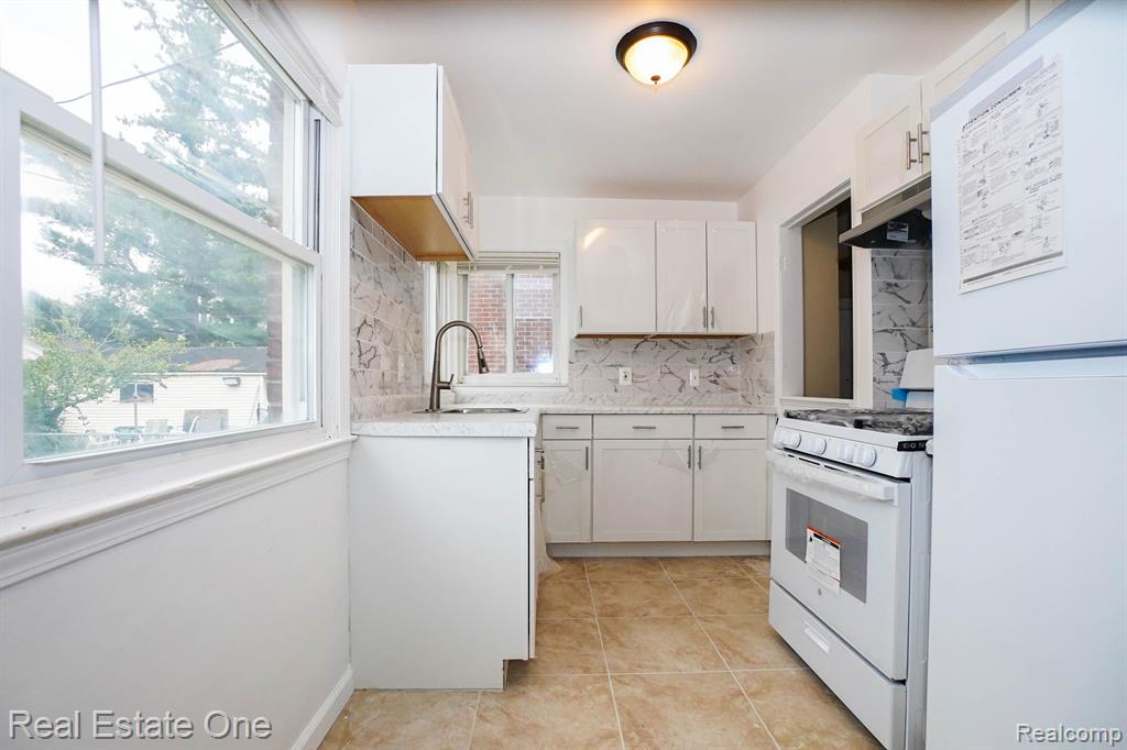 604 KINGSBURY Avenue, Dearborn, MI 48128 — Photo 7