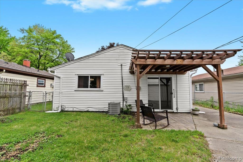 6073 TROY Street, Taylor, MI 48180 — Photo 24