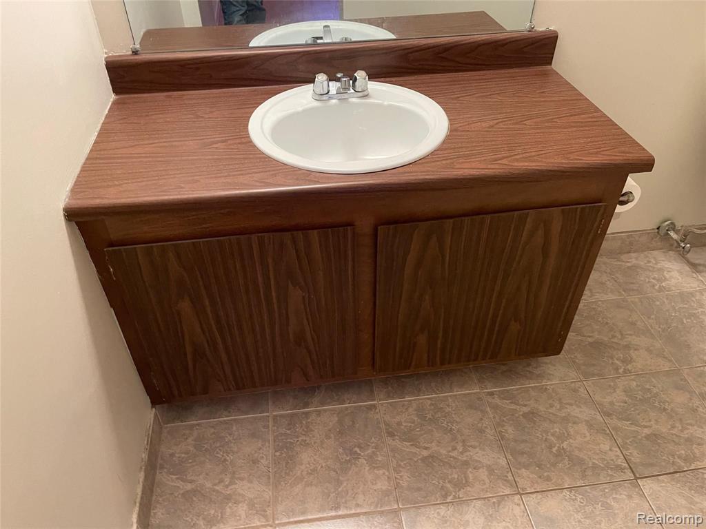 7325 WOODVIEW DR. Unit #4, Westland, MI — Photo 17