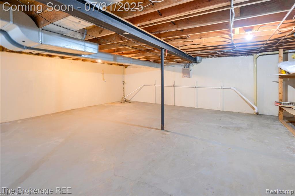 5010 Spring Well Lane, Grand Blanc, MI 48439 — Photo 33