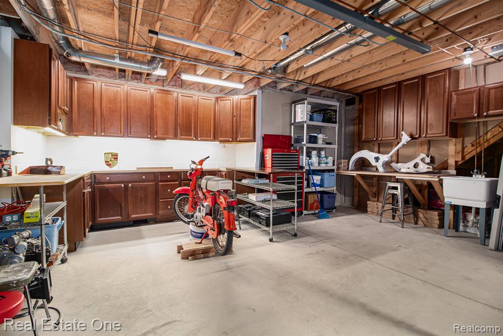 724 Knolls Landing Drive, 18, Milford, MI 48381 — Photo 32