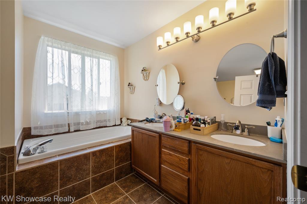 58767 Hunters Court, South Lyon, MI 48178 — Photo 23