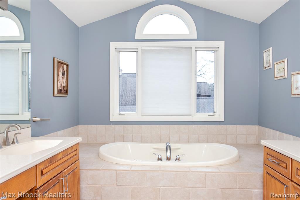 7080 Colony Drive, West Bloomfield, MI 48323 — Photo 47