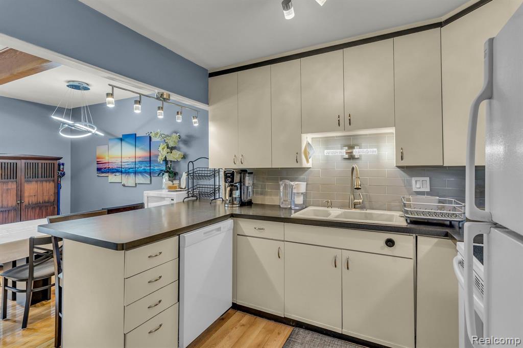 340 CONCORD Place, 2, Bloomfield Hills, MI 48304 — Photo 12
