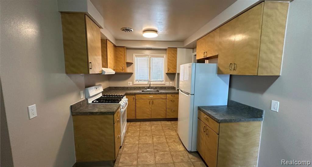 27099 Demrick Street, Roseville, MI 48066 — Photo 9