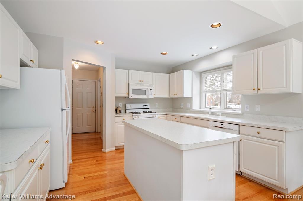 2850 Santia Drive, Troy, MI, 48085