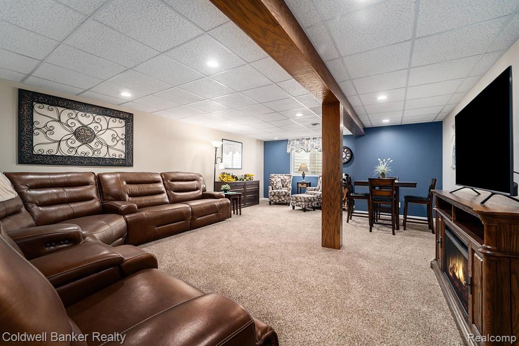 1360 Gloucester Court, Commerce Twp, MI 48390 — Photo 18